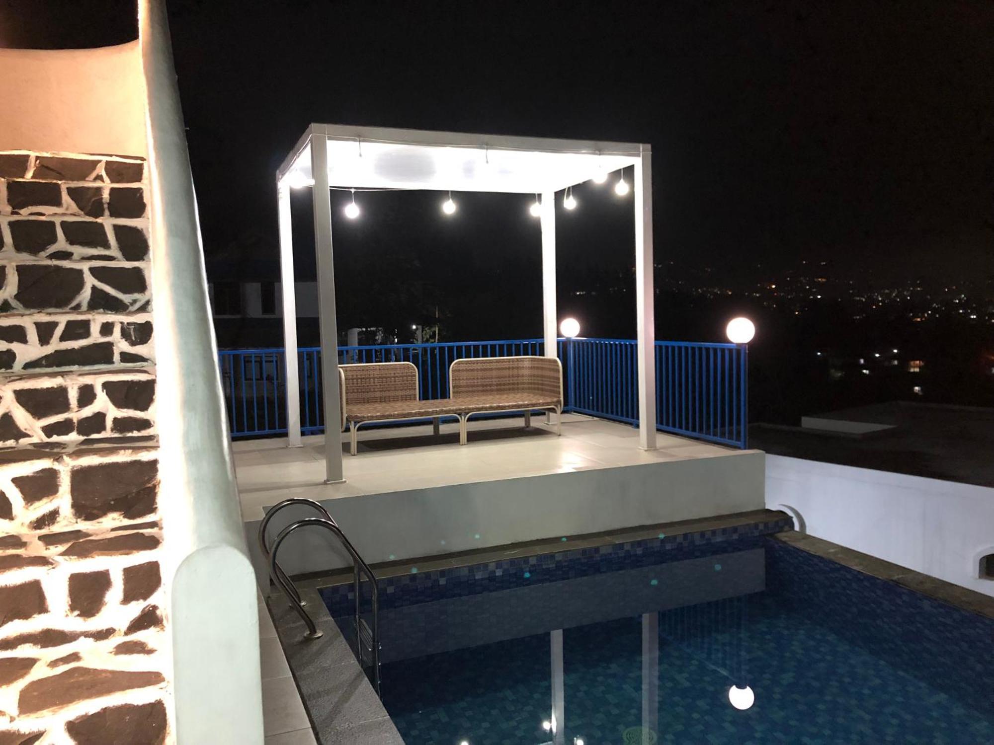 Villa Blue Door, Puncak Pondok Cipaseban Exterior foto